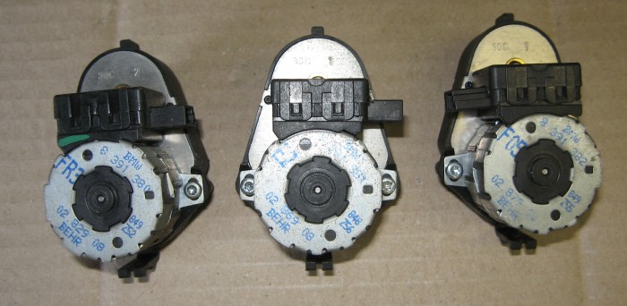 250грн штука мотор заслонки печки LEFT DOOR HEATER ACTUATOR control motor .JPG