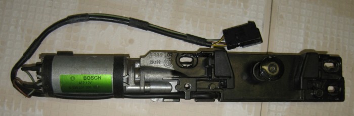 350грн бу огинальный Замок крышки багажника BMW 7 E38 с моторчиком (доводчиком)  в хорошем рабочем состоянии .JPG