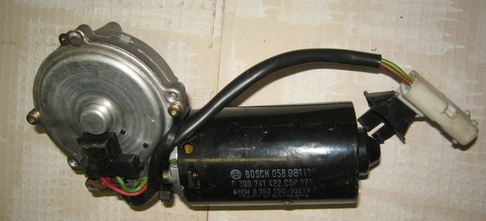 500грн Двигатель стеклоочистителя для BMW 7 (E38) Bosch 0 390 241 422  8.JPG